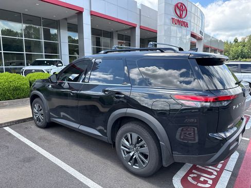 Used 2024 Nissan Pathfinder SV AWD/4WD image 5