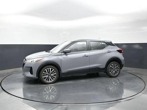 Used 2024 Nissan Kicks SV FWD image 2