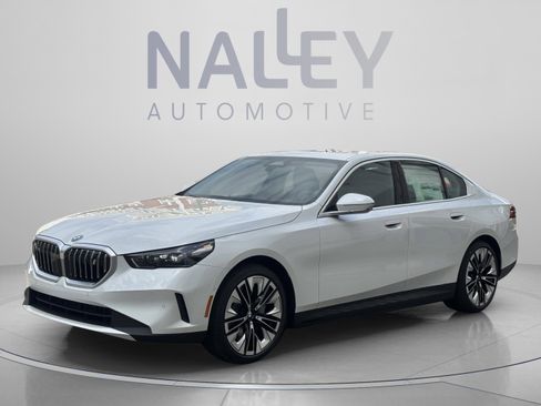 New 2026 BMW i5 eDrive40 w/ Premium Package RWD image 1