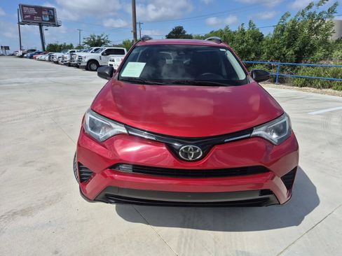 Used 2017 Toyota RAV4 LE FWD image 3