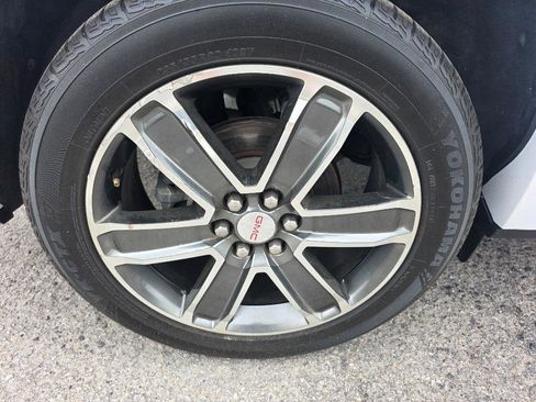 Used 2019 GMC Acadia Denali w/ Technology Package FWD image 22