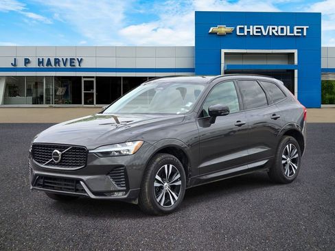 Used 2024 Volvo XC60 B5 Core AWD/4WD image 3
