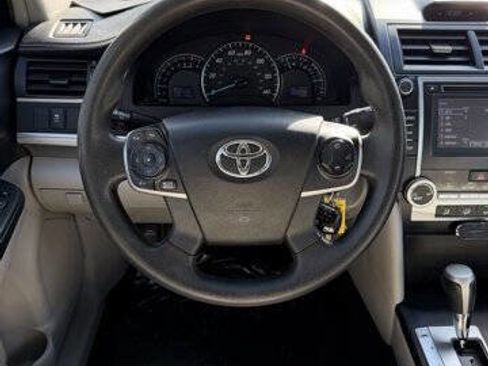 Used 2014 Toyota Camry LE image 13