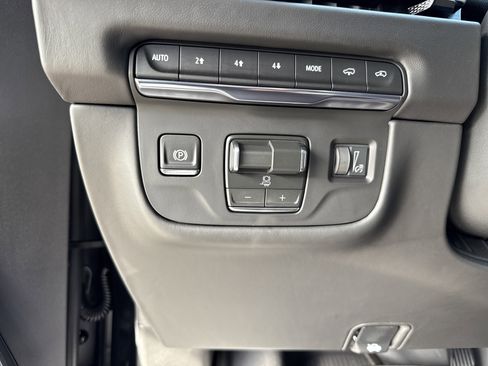 Used 2026 Cadillac Escalade Platinum Sport w/ LPO, ONYX Package image 20