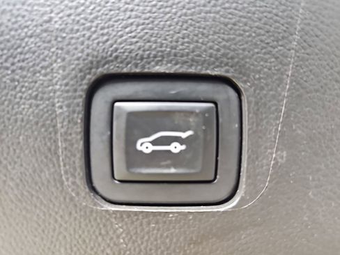 Used 2019 Chevrolet Traverse LT w/ LPO, Blackout Package AWD/4WD image 19