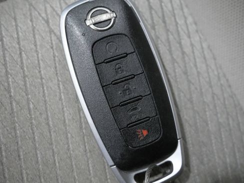 Used 2025 Nissan Rogue SV AWD/4WD image 27