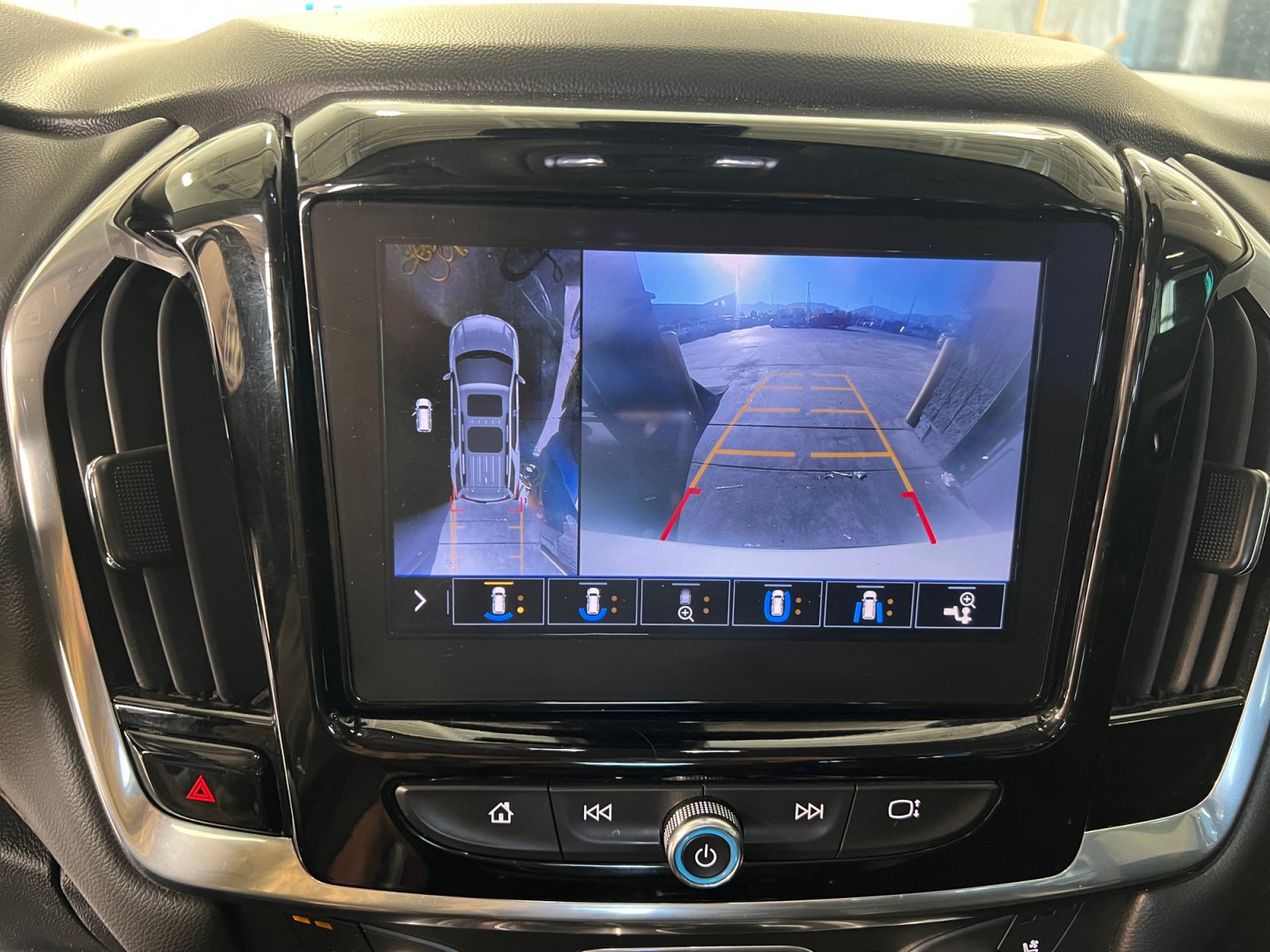 Used 2021 Chevrolet Traverse Premier w/ Redline Edition FWD image 19