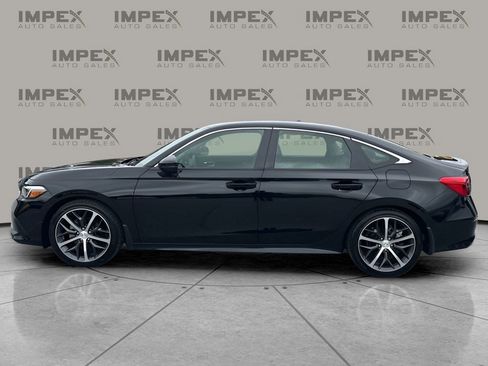 Used 2024 Honda Civic Touring image 2