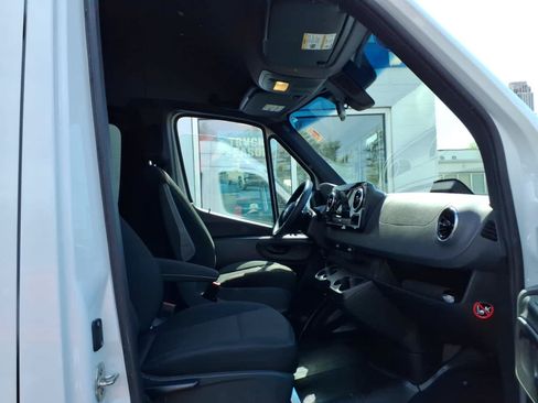 Used 2025 Mercedes-Benz Sprinter 2500 image 21