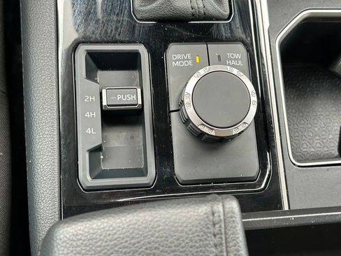 Used 2024 Toyota Tundra Limited AWD/4WD image 33