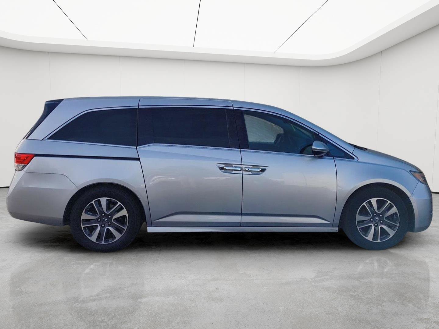 Used 2014 Honda Odyssey Touring image 2