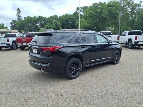 Used 2022 Chevrolet Traverse Premier w/ Redline Edition AWD/4WD image 3
