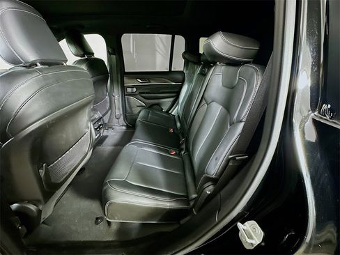 Used 2022 Jeep Grand Cherokee Overland image 14