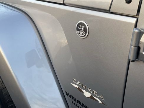 Used 2017 Jeep Wrangler Unlimited Sahara image 5