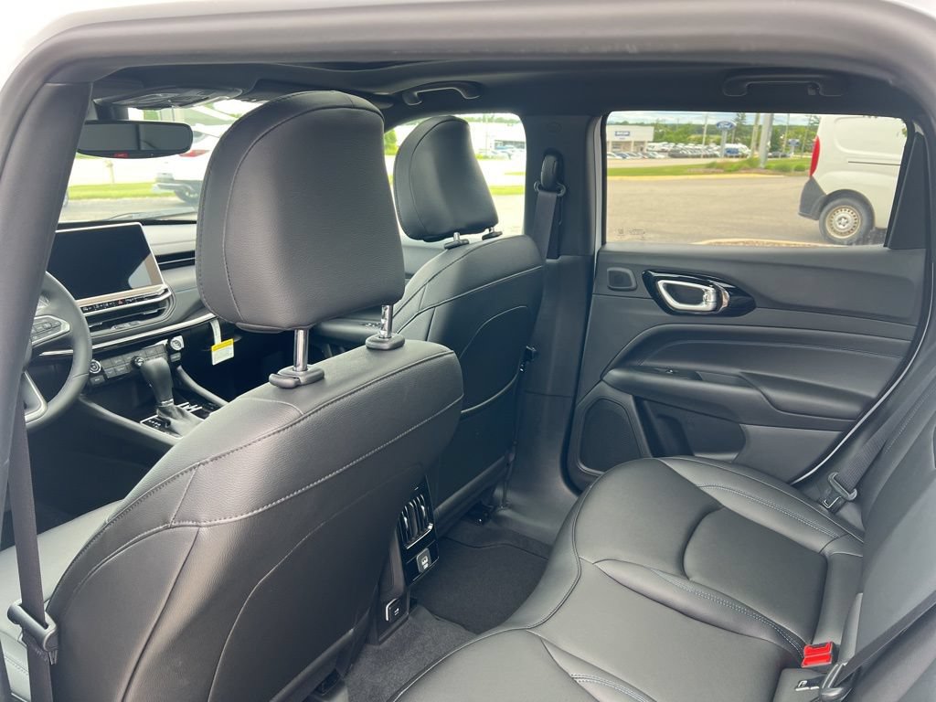 New 2025 Jeep Compass Limited w/ Sun & Sound Group AWD/4WD image 13