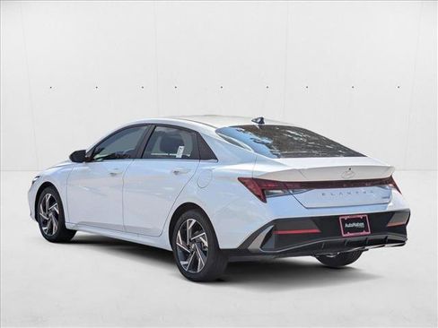 New 2025 Hyundai Elantra Limited image 9