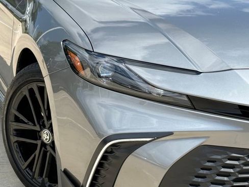 Used 2026 Toyota Camry SE w/ Convenience Package image 3