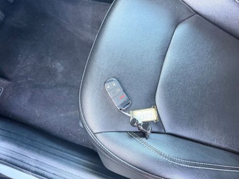 Used 2025 Jeep Compass Limited image 21