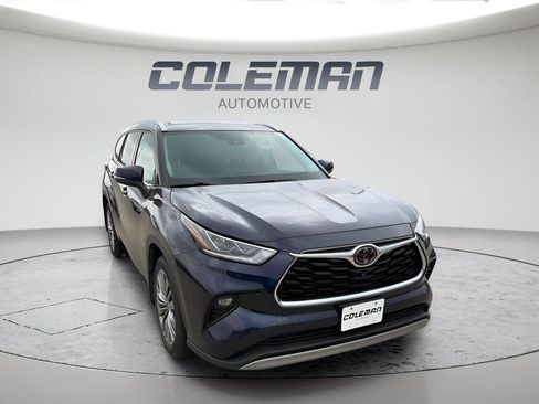 Used 2020 Toyota Highlander Platinum w/ Preferred Accessory Package AWD/4WD image 7