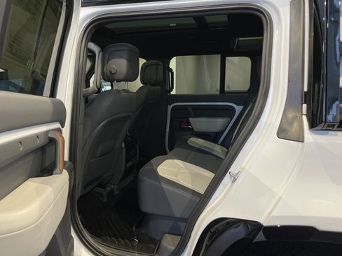 Used 2023 Land Rover Defender 110 X-Dynamic SE AWD/4WD image 36