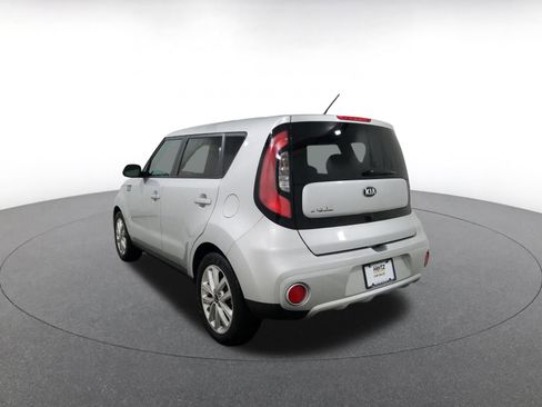 Used 2018 Kia Soul + image 11