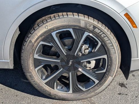 New 2026 Lincoln Nautilus Reserve AWD/4WD image 11
