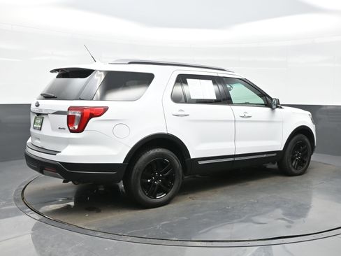 Used 2019 Ford Explorer XLT w/ Equipment Group 201A image 6