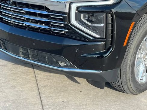 Used 2025 Chevrolet Suburban Premier AWD/4WD image 7