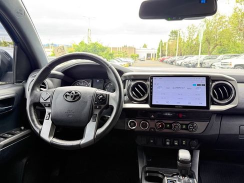 Used 2018 Toyota Tacoma TRD Off-Road AWD/4WD image 28
