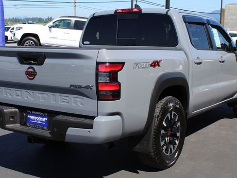 Used 2023 Nissan Frontier PRO-4X image 6