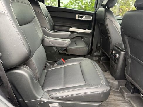 Used 2022 Ford Explorer Limited w/ Equipment Group 301A AWD/4WD image 10