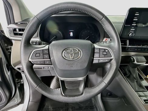Certified 2024 Toyota Sienna XLE FWD image 13