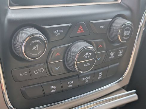 Used 2017 Jeep Grand Cherokee Overland AWD/4WD image 11