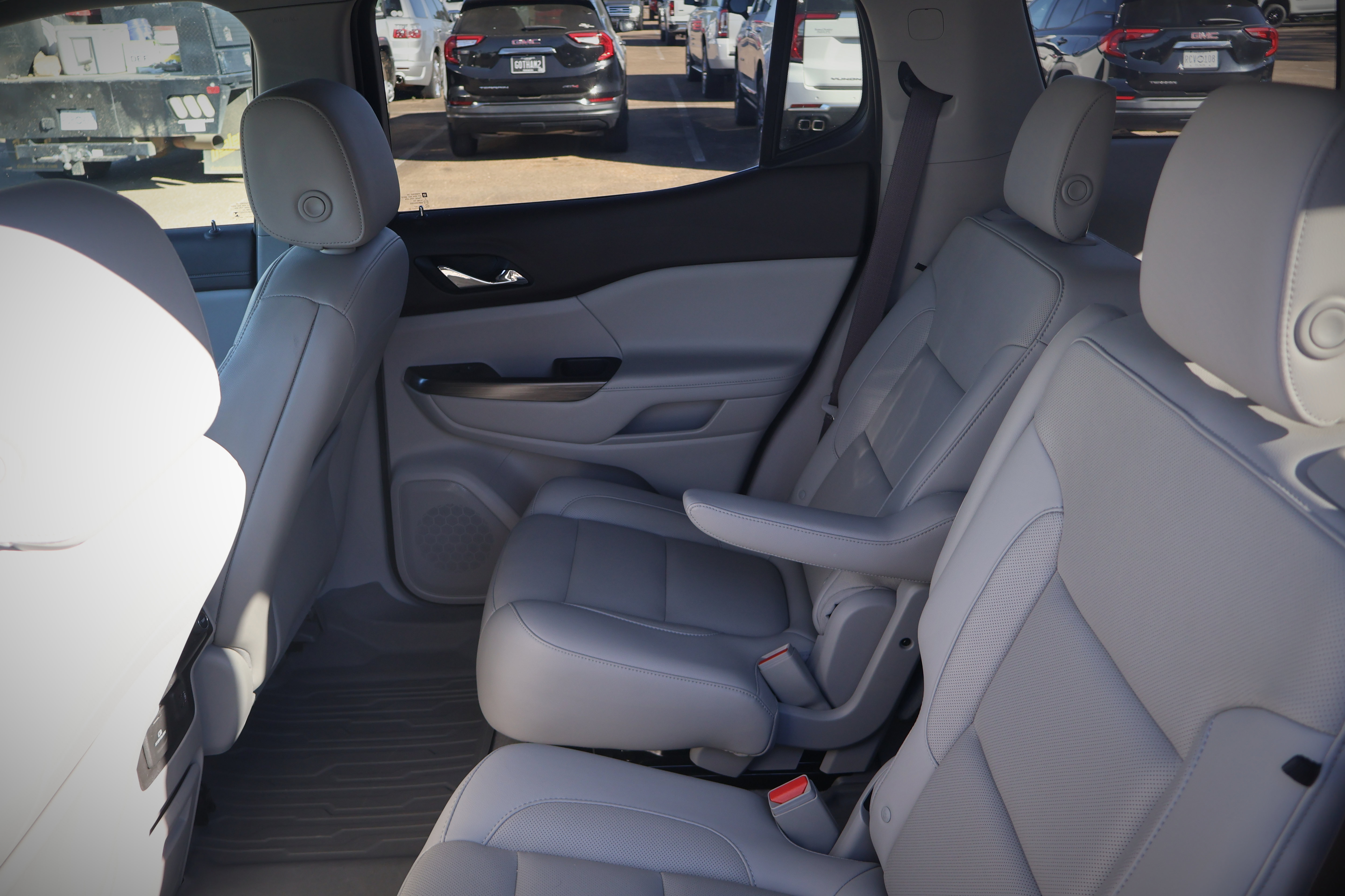 Used 2019 GMC Acadia SLT w/ LPO, Floor Liner Package FWD image 23
