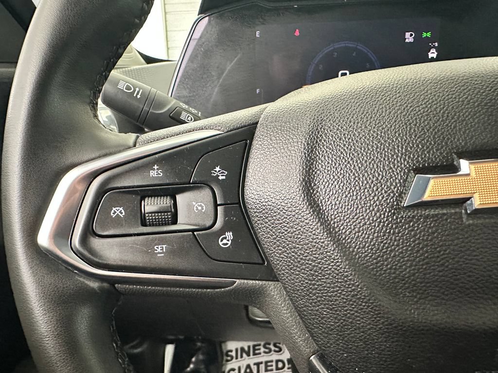 Used 2025 Chevrolet Trax LT w/ Driver Confidence Package FWD image 24