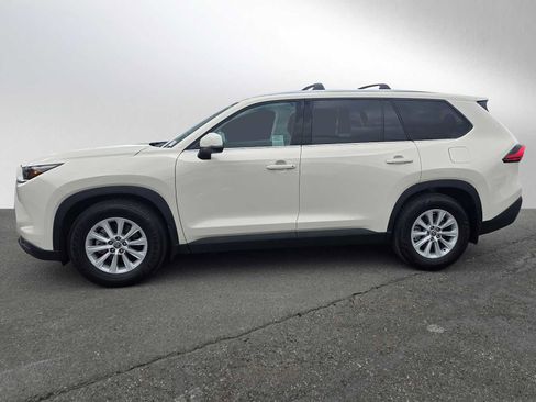 Used 2024 Toyota Grand Highlander XLE image 6