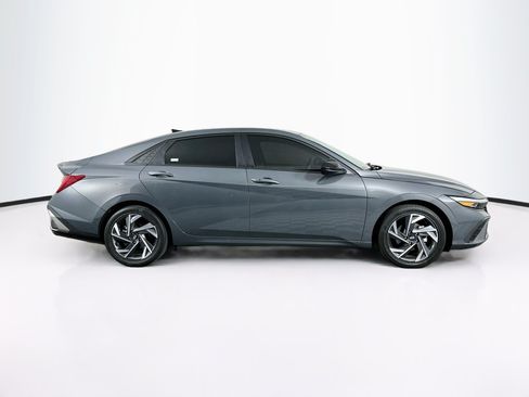 Used 2025 Hyundai Elantra SEL FWD image 10