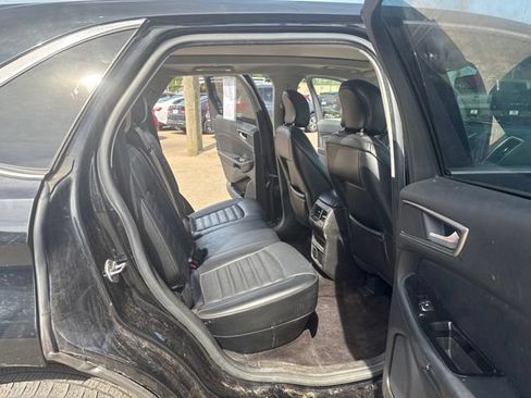 Used 2016 Ford Edge SEL w/ Equipment Group 201A AWD/4WD image 12