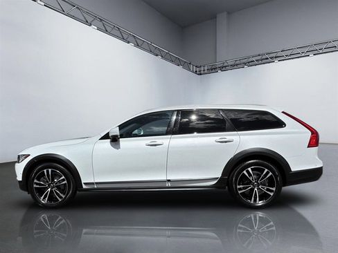 Used 2018 Volvo V90 T5 Cross Country w/ Convenience Package AWD/4WD image 2