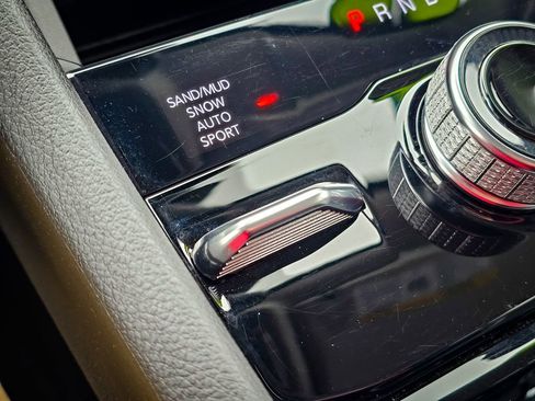 Used 2023 Jeep Grand Cherokee Limited w/ Black Appearance Package image 28