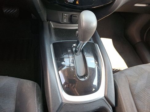 Used 2016 Nissan Rogue SV AWD/4WD image 15