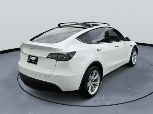 Used 2024 Tesla Model Y Long Range AWD/4WD image 5