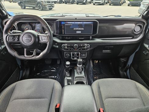 Used 2024 Jeep Gladiator Sport AWD/4WD image 13