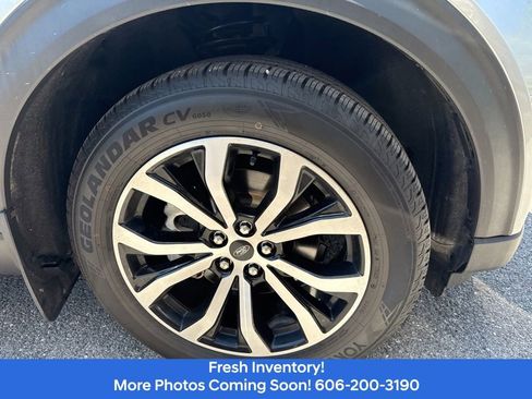 Used 2023 Ford Explorer ST AWD/4WD image 4