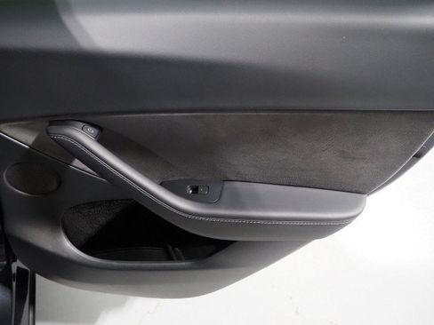 Used 2024 Tesla Model Y 2WD image 61