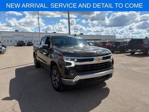 Used 2024 Chevrolet Silverado 1500 LT AWD/4WD image 6