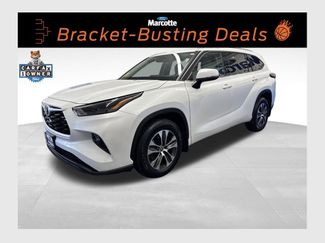 Used 2022 Toyota Highlander XLE 360° Tour