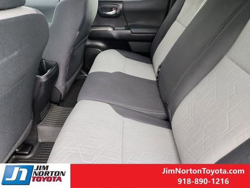 Used 2021 Toyota Tacoma TRD Sport w/ Technology Package image 31