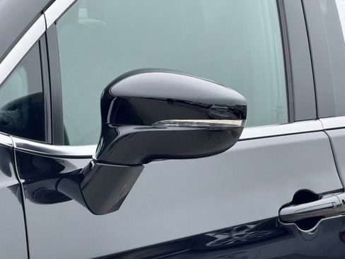 Used 2026 Chrysler Pacifica Select image 6