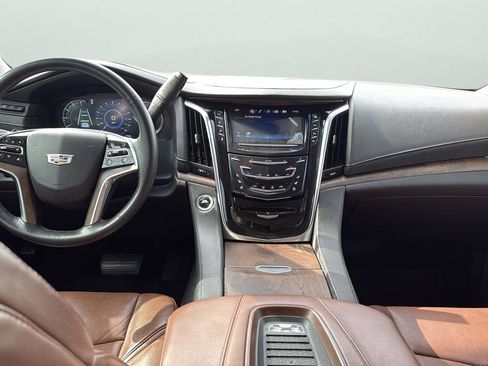 Used 2018 Cadillac Escalade Luxury image 22